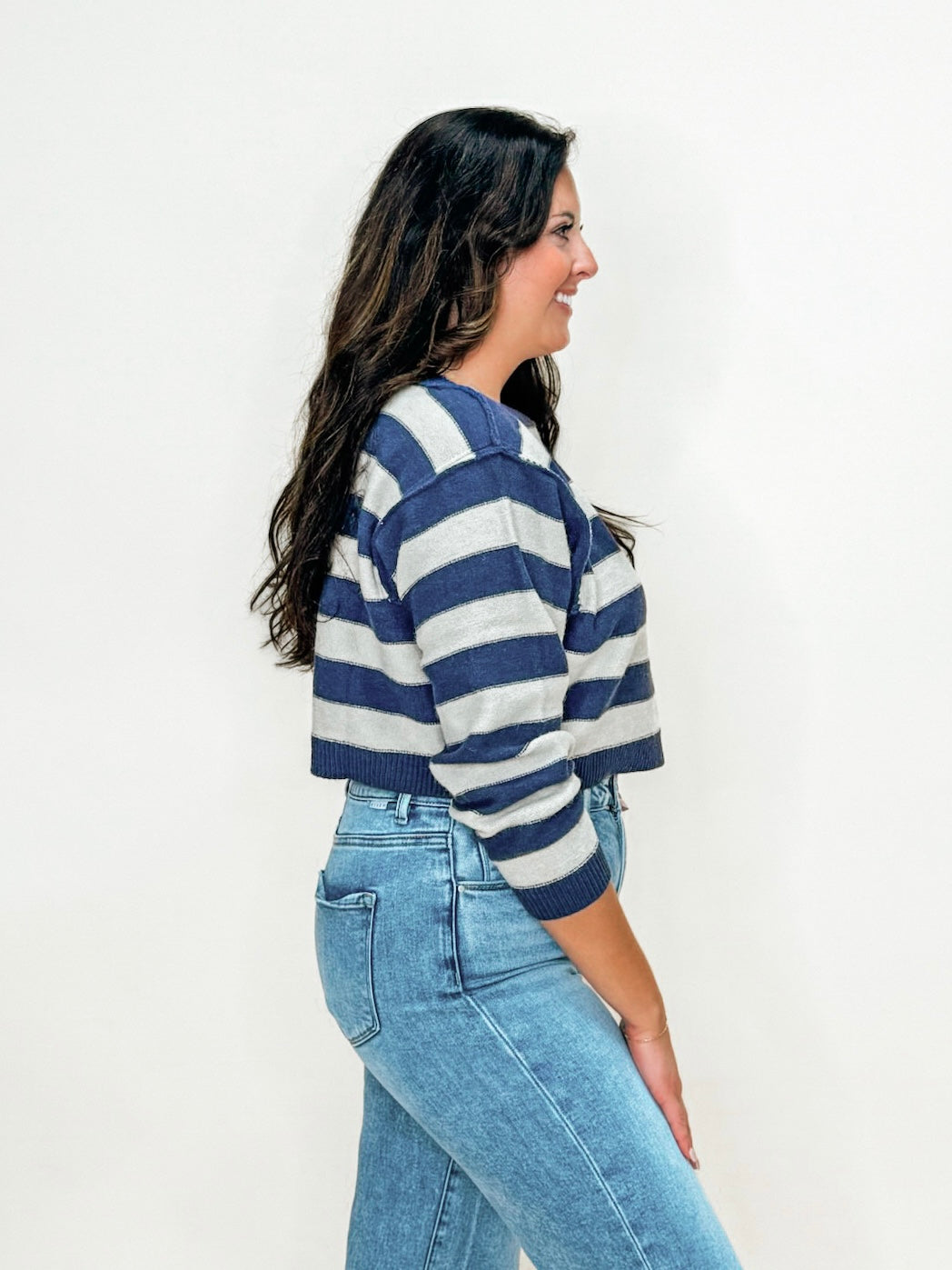 Striped Exposed Seam Cropped Sweater – Denim Blue & Gray