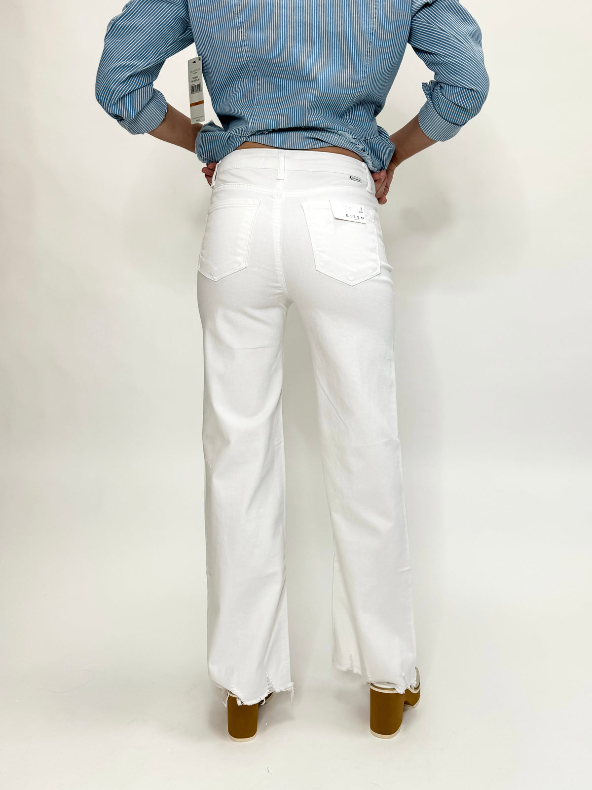 Risen Wide Leg White Jeans With Unfinished Hem